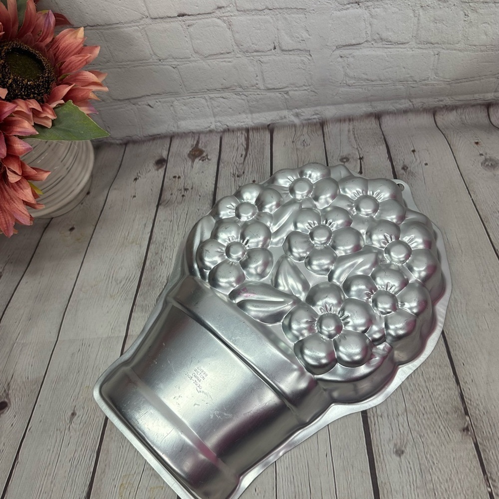 vintage wilton 1998 flower pot cake pan
